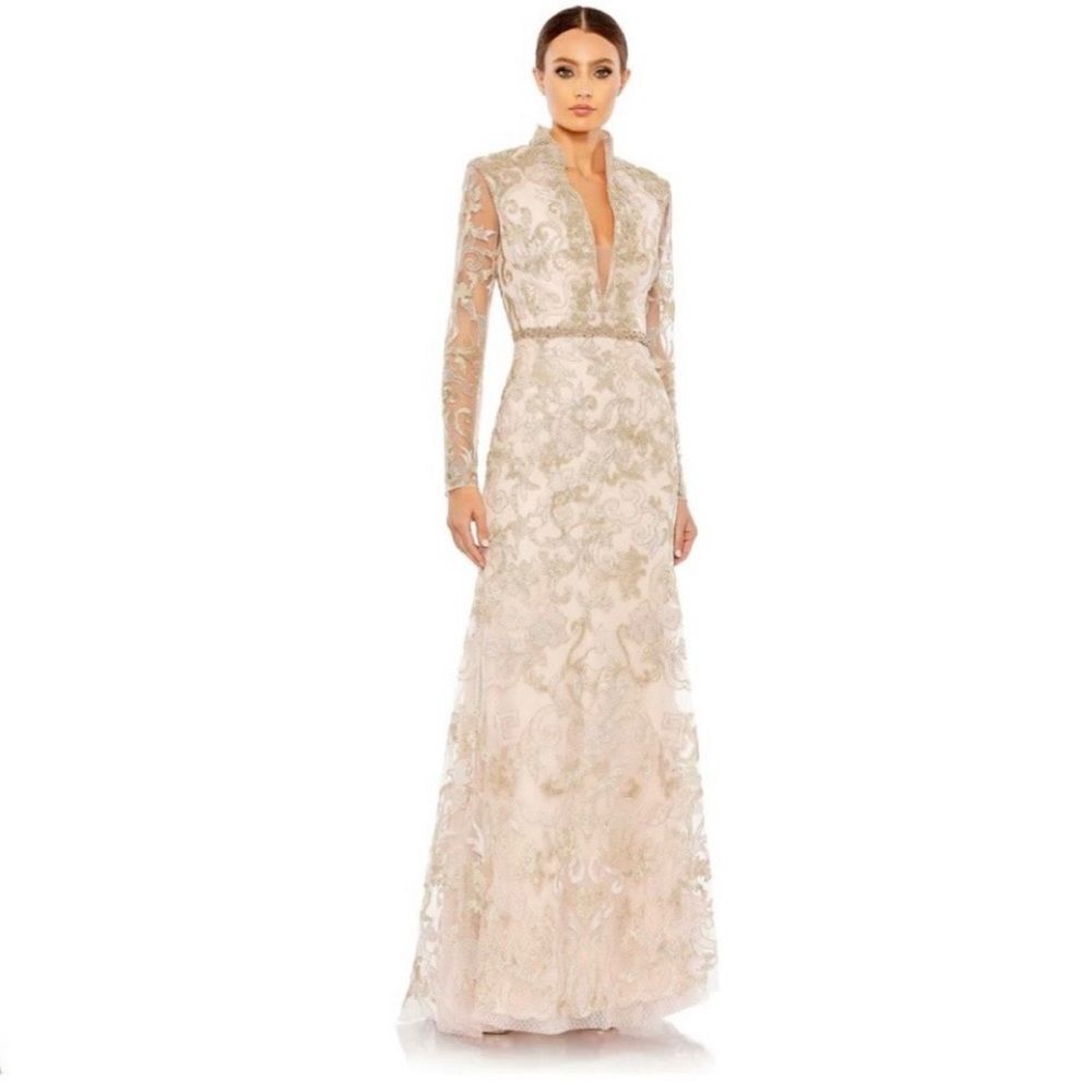 Mac Duggal New with tag Long Sleeve Applique V Neck Gown powder pink size 4